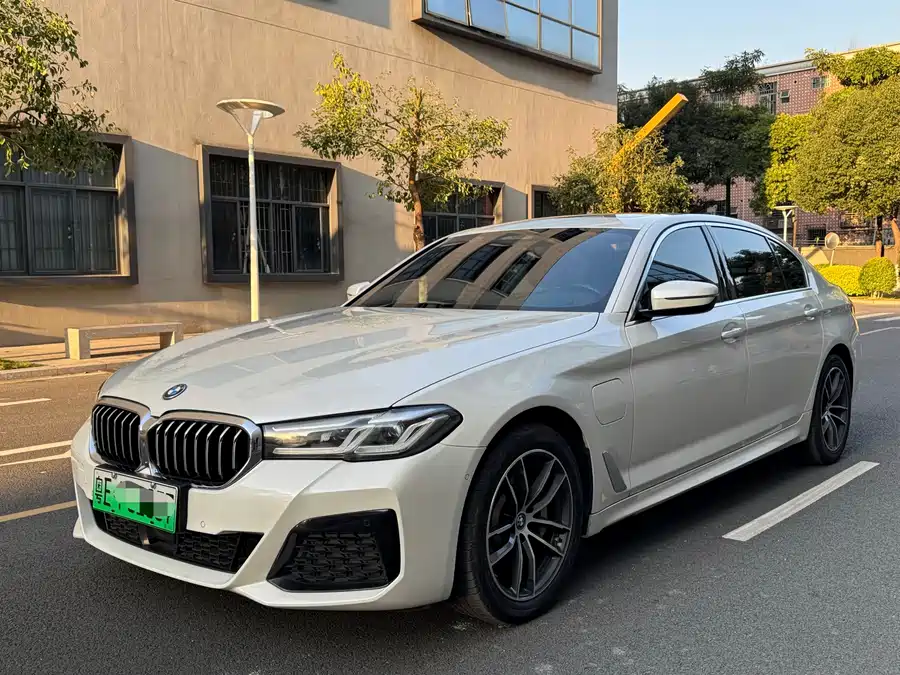 BMW BMW 5 Series EV в цвете и кузовом – это идеальный выбор среди китайских автомобилей. Доступная цена и надежность гарантированы.