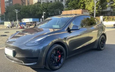 Tesla Tesla Model 3 в цвете и кузовом – это идеальный выбор среди китайских автомобилей. Доступная цена и надежность гарантированы.