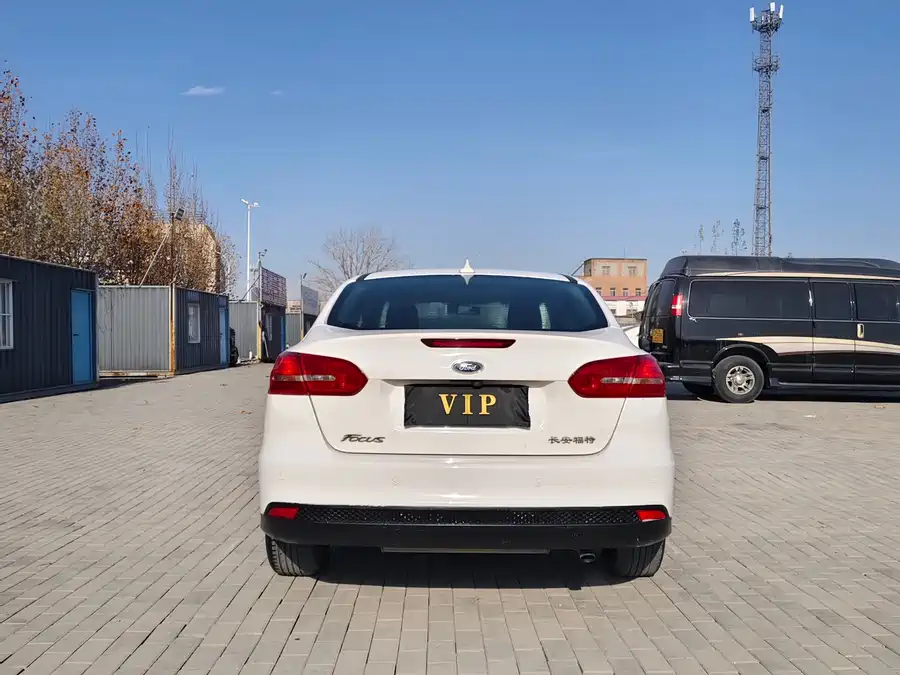 Ford Ford Focus в цвете и кузовом – это идеальный выбор среди китайских автомобилей. Доступная цена и надежность гарантированы.