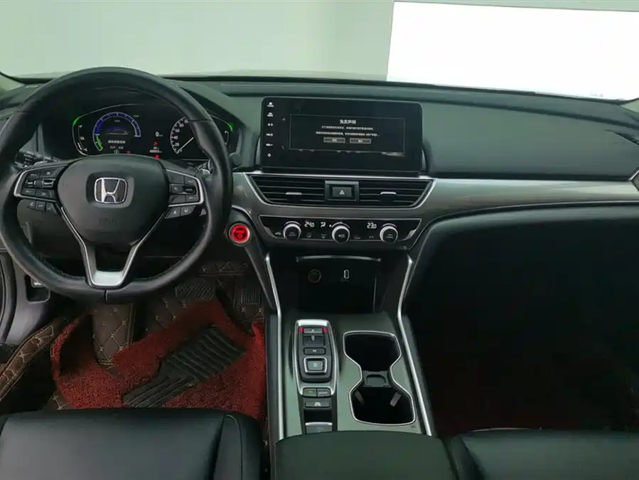 Dongfeng Aeolus Dongfeng Aeolus Yixuan в цвете и кузовом – это идеальный выбор среди китайских автомобилей. Доступная цена и надежность гарантированы.