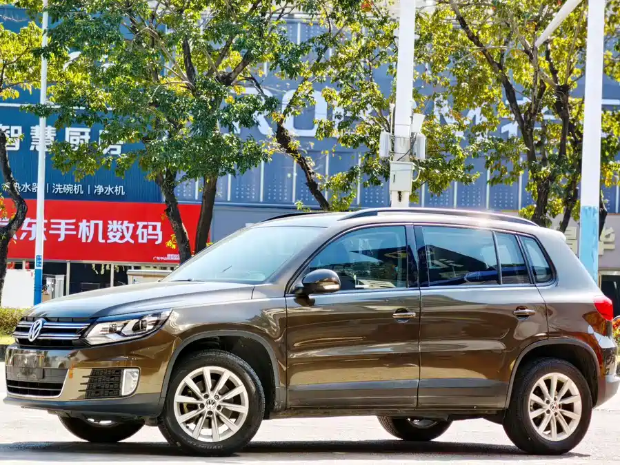 Geely Geely Emgrand в цвете и кузовом – это идеальный выбор среди китайских автомобилей. Доступная цена и надежность гарантированы.