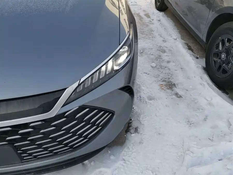 Geely Geely Emgrand в цвете и кузовом – это идеальный выбор среди китайских автомобилей. Доступная цена и надежность гарантированы.