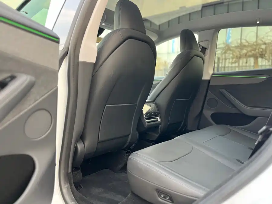BMW BMW 7 Series в цвете и кузовом – это идеальный выбор среди китайских автомобилей. Доступная цена и надежность гарантированы.