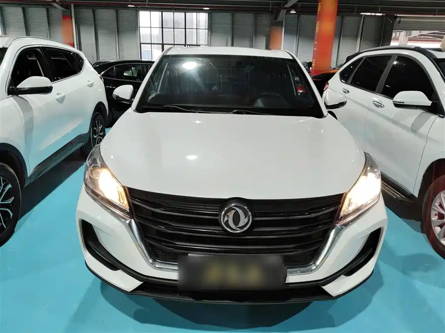 Dongfeng FENGON FENGON 500 в цвете и кузовом – это идеальный выбор среди китайских автомобилей. Доступная цена и надежность гарантированы.