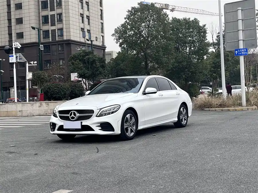 Mercedes-Benz Mercedes-Benz C-Class в цвете и кузовом – это идеальный выбор среди китайских автомобилей. Доступная цена и надежность гарантированы.