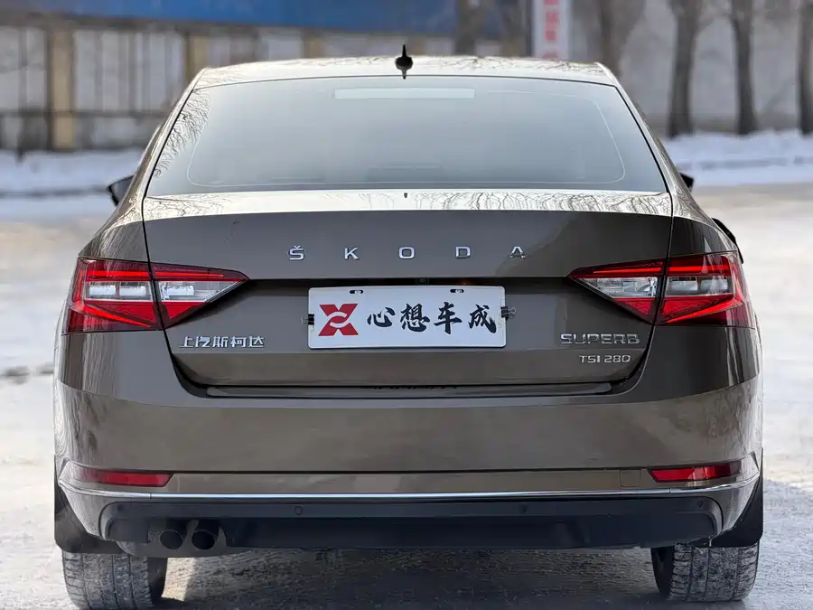 Mitsubishi Mitsubishi Outlander в цвете и кузовом – это идеальный выбор среди китайских автомобилей. Доступная цена и надежность гарантированы.
