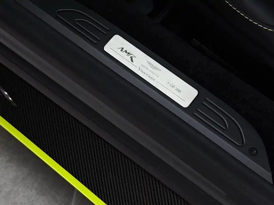 Aston Martin Aston Martin V8 Vantage в цвете и кузовом – это идеальный выбор среди китайских автомобилей. Доступная цена и надежность гарантированы.