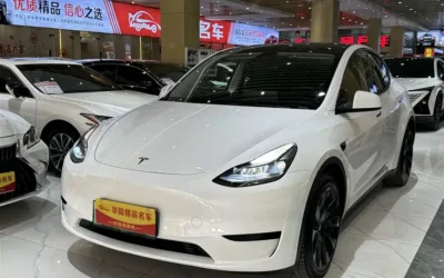Tesla Tesla Model S в цвете и кузовом – это идеальный выбор среди китайских автомобилей. Доступная цена и надежность гарантированы.