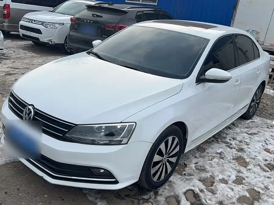 Volvo Volvo V40 в цвете и кузовом – это идеальный выбор среди китайских автомобилей. Доступная цена и надежность гарантированы.