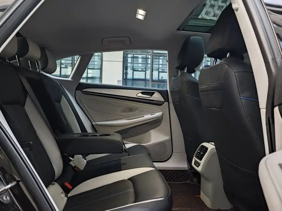 Volkswagen Volkswagen Lamando в цвете и кузовом – это идеальный выбор среди китайских автомобилей. Доступная цена и надежность гарантированы.