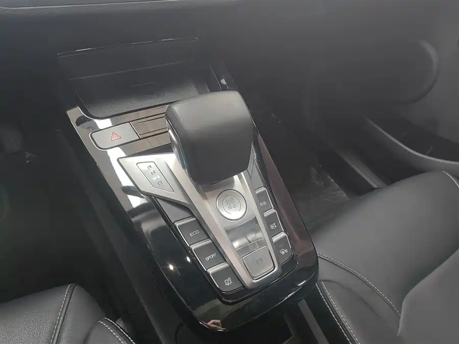 BYD BYD Yuan EV в цвете и кузовом – это идеальный выбор среди китайских автомобилей. Доступная цена и надежность гарантированы.