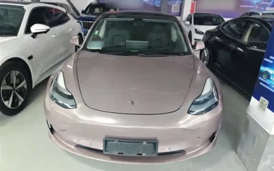 Tesla Tesla Model 3 в цвете и кузовом – это идеальный выбор среди китайских автомобилей. Доступная цена и надежность гарантированы.
