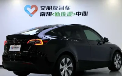 Tesla Tesla Model 3 в цвете и кузовом – это идеальный выбор среди китайских автомобилей. Доступная цена и надежность гарантированы.
