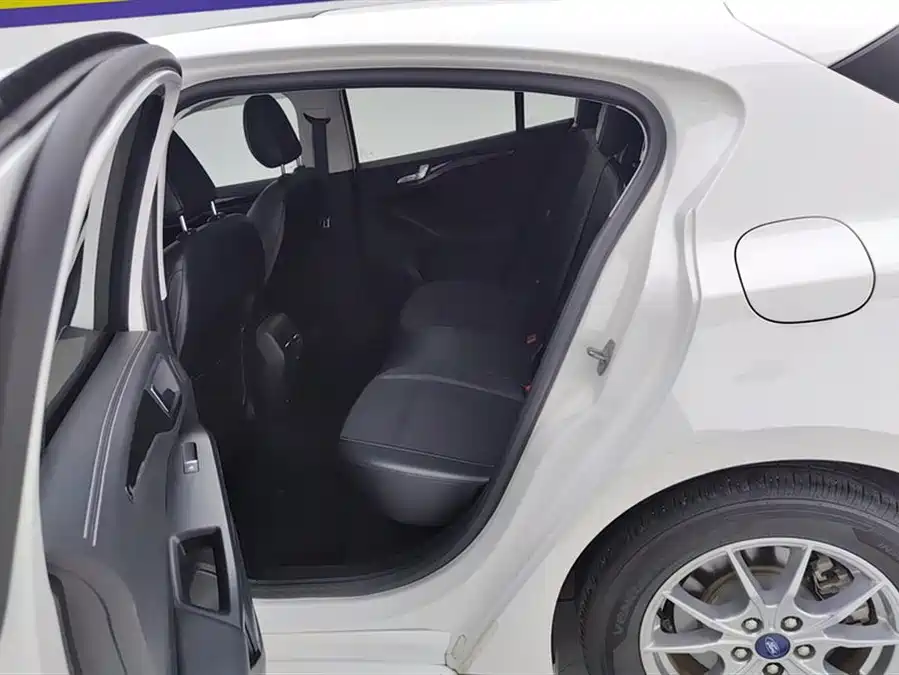Mercedes-Benz Mercedes-Benz GLC в цвете и кузовом – это идеальный выбор среди китайских автомобилей. Доступная цена и надежность гарантированы.