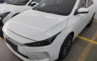 Geely Geometry Geely Geometry E Firefly в цвете и кузовом – это идеальный выбор среди китайских автомобилей. Доступная цена и надежность гарантированы.