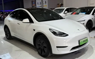 Tesla Tesla Model 3 в цвете и кузовом – это идеальный выбор среди китайских автомобилей. Доступная цена и надежность гарантированы.