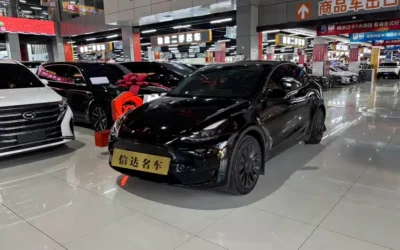 Tesla Tesla Model 3 в цвете и кузовом – это идеальный выбор среди китайских автомобилей. Доступная цена и надежность гарантированы.