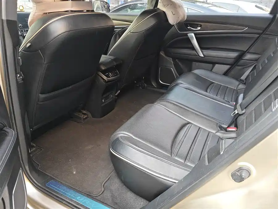 BMW BMW 3 Series GT в цвете и кузовом – это идеальный выбор среди китайских автомобилей. Доступная цена и надежность гарантированы.