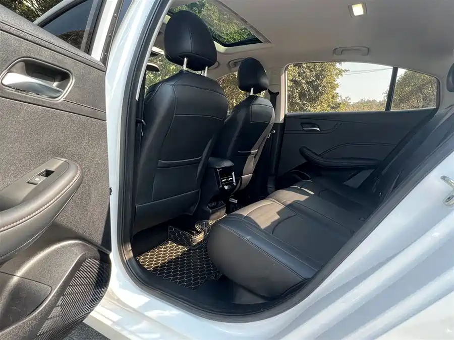 Ford Ford Focus в цвете и кузовом – это идеальный выбор среди китайских автомобилей. Доступная цена и надежность гарантированы.