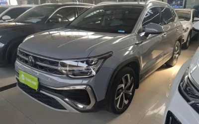 Volkswagen Volkswagen T-ROC в цвете и кузовом – это идеальный выбор среди китайских автомобилей. Доступная цена и надежность гарантированы.