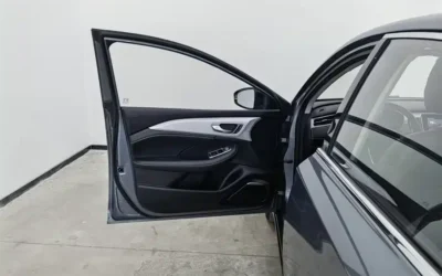 Roewe Roewe i5 в цвете и кузовом – это идеальный выбор среди китайских автомобилей. Доступная цена и надежность гарантированы.