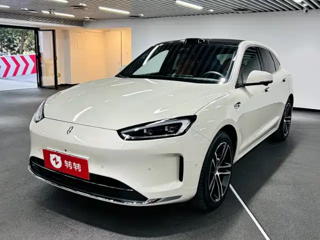 Ford Ford Focus в цвете и кузовом – это идеальный выбор среди китайских автомобилей. Доступная цена и надежность гарантированы.