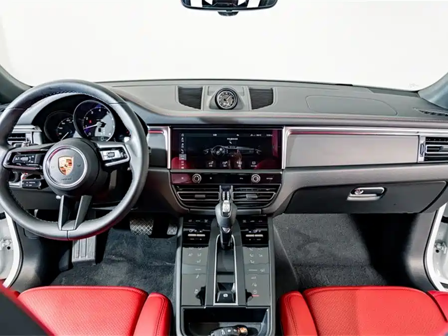 Porsche Porsche Macan в цвете и кузовом – это идеальный выбор среди китайских автомобилей. Доступная цена и надежность гарантированы.