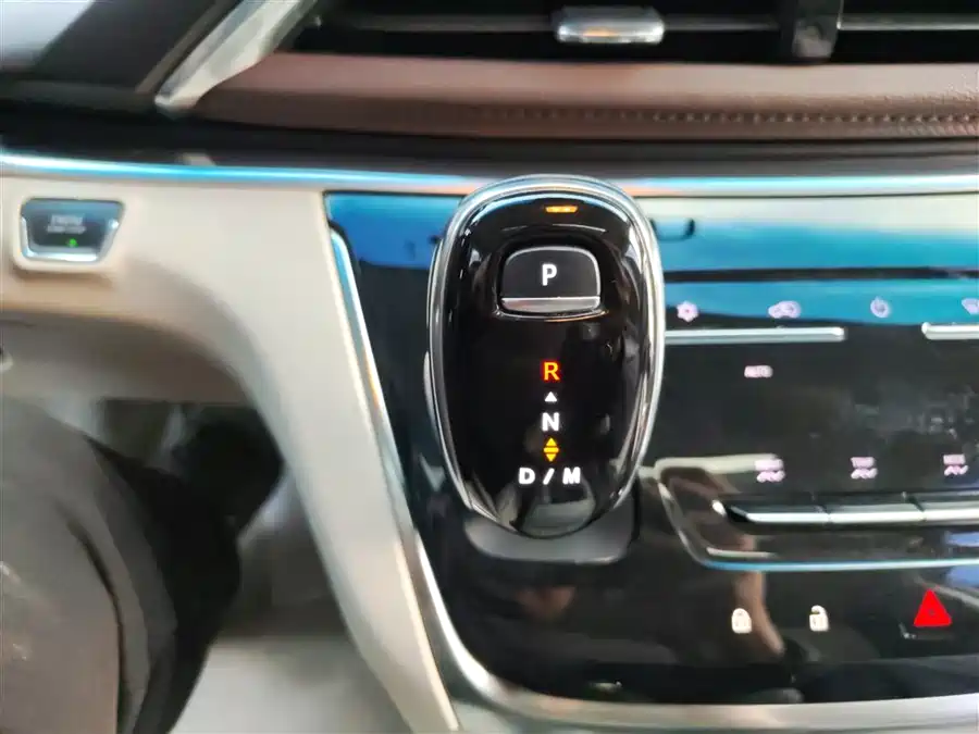 Hongqi Hongqi H5 в цвете и кузовом – это идеальный выбор среди китайских автомобилей. Доступная цена и надежность гарантированы.