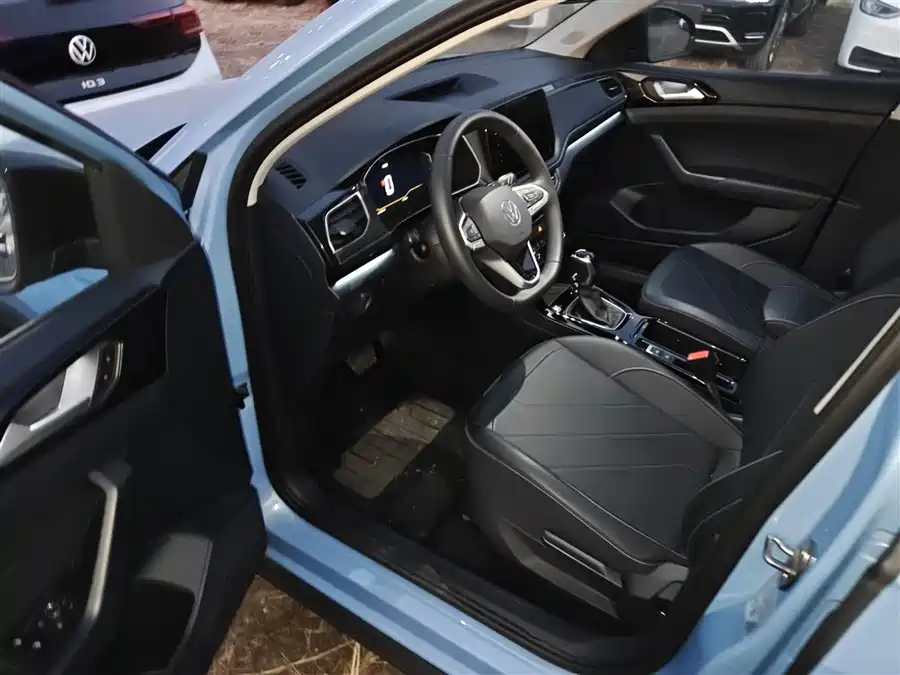 Audi Audi Q5L в цвете и кузовом – это идеальный выбор среди китайских автомобилей. Доступная цена и надежность гарантированы.