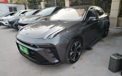 Lynk & Co Lynk & Co 03 в цвете и кузовом – это идеальный выбор среди китайских автомобилей. Доступная цена и надежность гарантированы.