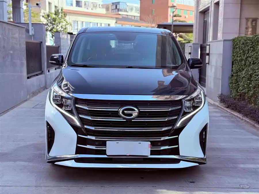Roewe Roewe iMAX8 в цвете и кузовом – это идеальный выбор среди китайских автомобилей. Доступная цена и надежность гарантированы.