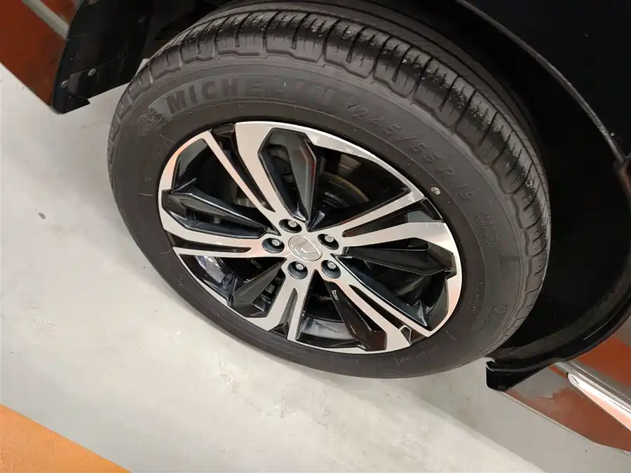 Audi Audi Q5L в цвете и кузовом – это идеальный выбор среди китайских автомобилей. Доступная цена и надежность гарантированы.