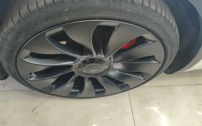 Tesla Tesla Model 3 в цвете и кузовом – это идеальный выбор среди китайских автомобилей. Доступная цена и надежность гарантированы.