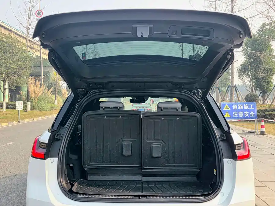 Volkswagen Volkswagen TAYRON в цвете и кузовом – это идеальный выбор среди китайских автомобилей. Доступная цена и надежность гарантированы.