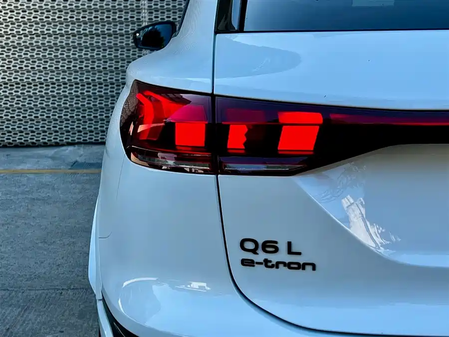 Audi Audi Q6L Sportback e-tron в цвете и кузовом – это идеальный выбор среди китайских автомобилей. Доступная цена и надежность гарантированы.