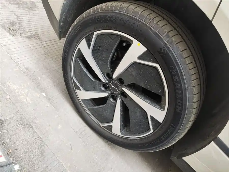 Audi Audi Q5L в цвете и кузовом – это идеальный выбор среди китайских автомобилей. Доступная цена и надежность гарантированы.