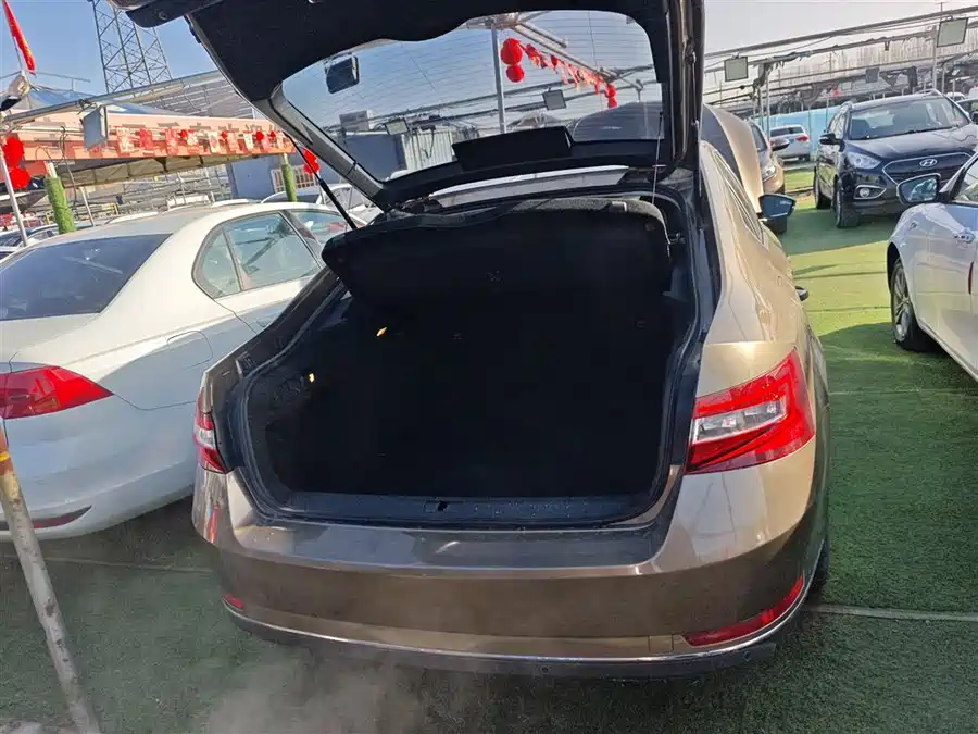 Volkswagen Volkswagen Passat в цвете и кузовом – это идеальный выбор среди китайских автомобилей. Доступная цена и надежность гарантированы.