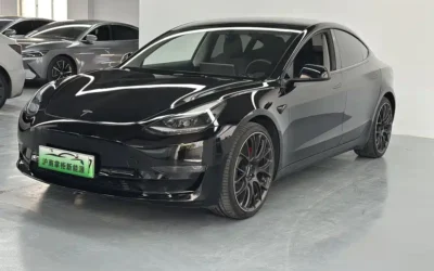 Tesla Tesla Model 3 в цвете и кузовом – это идеальный выбор среди китайских автомобилей. Доступная цена и надежность гарантированы.