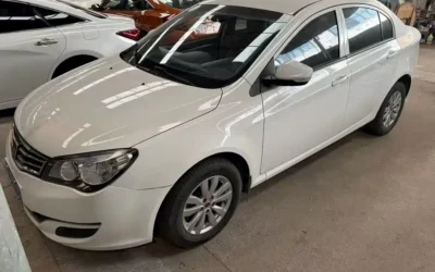 Roewe Roewe i5 в цвете и кузовом – это идеальный выбор среди китайских автомобилей. Доступная цена и надежность гарантированы.
