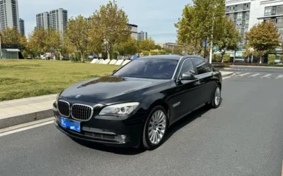 BMW BMW 3 Series в цвете и кузовом – это идеальный выбор среди китайских автомобилей. Доступная цена и надежность гарантированы.