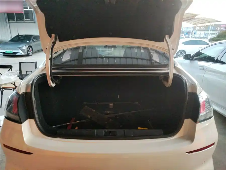 BMW BMW iX3 в цвете и кузовом – это идеальный выбор среди китайских автомобилей. Доступная цена и надежность гарантированы.