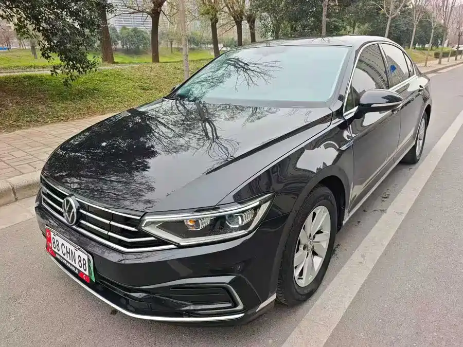 Volkswagen Volkswagen Magotan GTE Plug-in Hybrid в цвете и кузовом – это идеальный выбор среди китайских автомобилей. Доступная цена и надежность гарантированы.