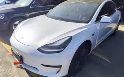 Tesla Tesla Model 3 в цвете и кузовом – это идеальный выбор среди китайских автомобилей. Доступная цена и надежность гарантированы.