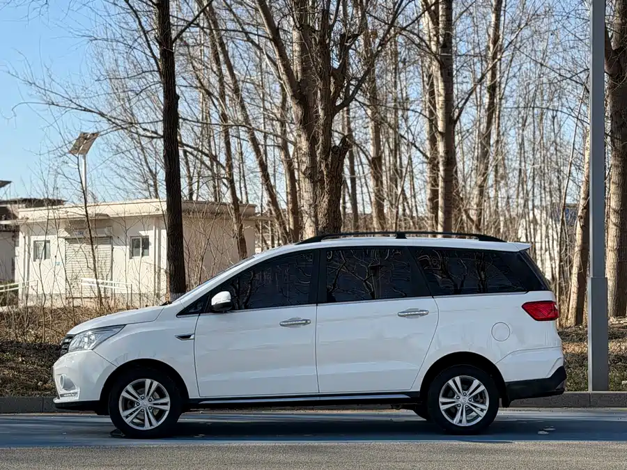 BAIC Huansu BAIC Huansu H3 в цвете и кузовом – это идеальный выбор среди китайских автомобилей. Доступная цена и надежность гарантированы.
