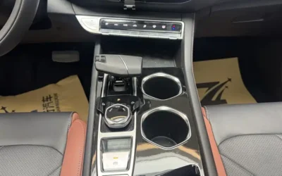 Land Rover Land Rover Discovery в цвете и кузовом – это идеальный выбор среди китайских автомобилей. Доступная цена и надежность гарантированы.