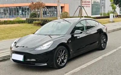 Tesla Tesla Model 3 в цвете и кузовом – это идеальный выбор среди китайских автомобилей. Доступная цена и надежность гарантированы.