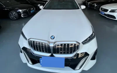 BMW BMW 3 Series в цвете и кузовом – это идеальный выбор среди китайских автомобилей. Доступная цена и надежность гарантированы.