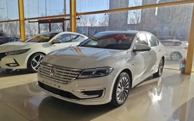 Volkswagen Volkswagen Lamando в цвете и кузовом – это идеальный выбор среди китайских автомобилей. Доступная цена и надежность гарантированы.