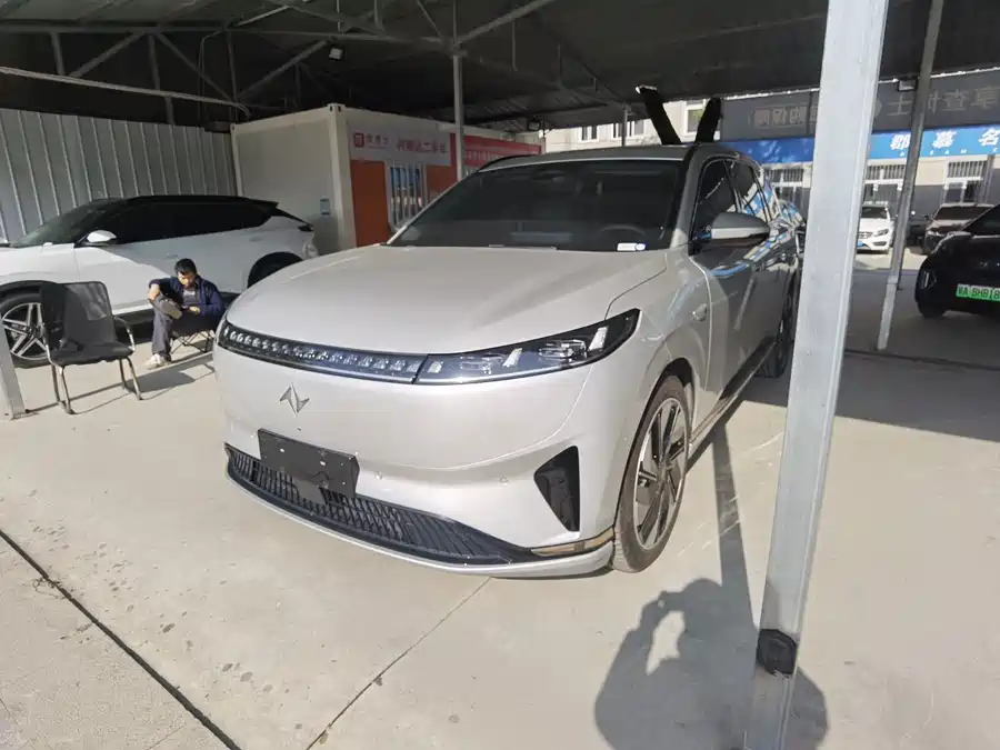 Dongfeng eπ Dongfeng eπ008 в цвете и кузовом – это идеальный выбор среди китайских автомобилей. Доступная цена и надежность гарантированы.