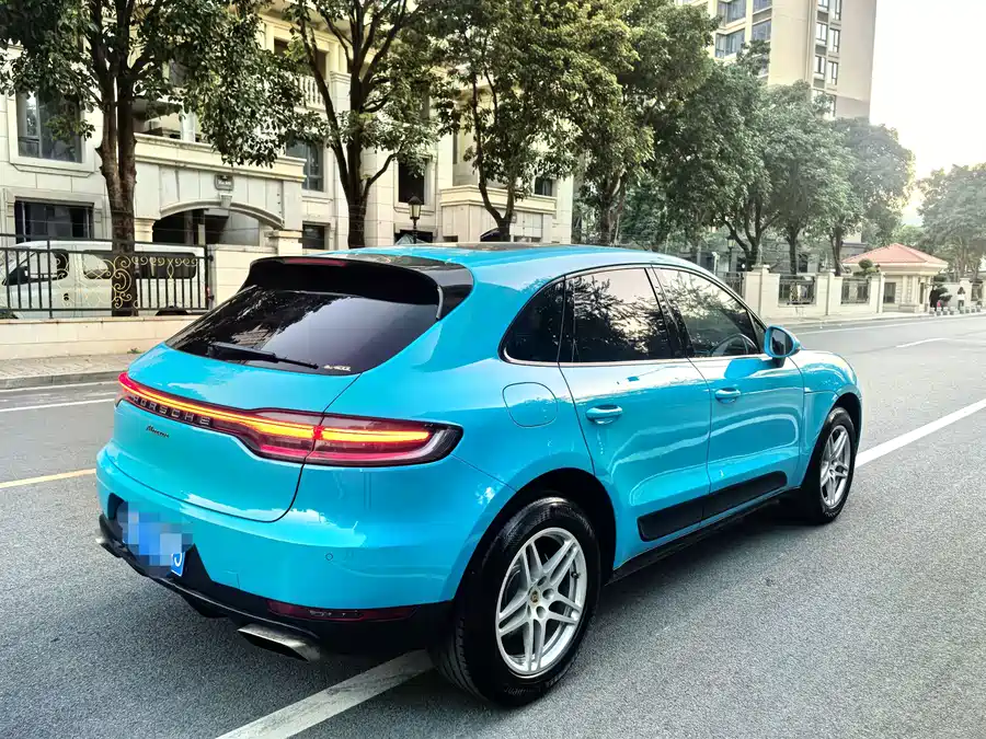 Tesla Tesla Model 3 в цвете и кузовом – это идеальный выбор среди китайских автомобилей. Доступная цена и надежность гарантированы.
